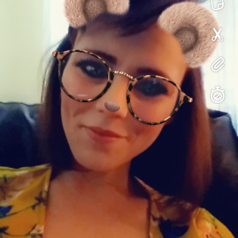 Meet your Posher, Carla